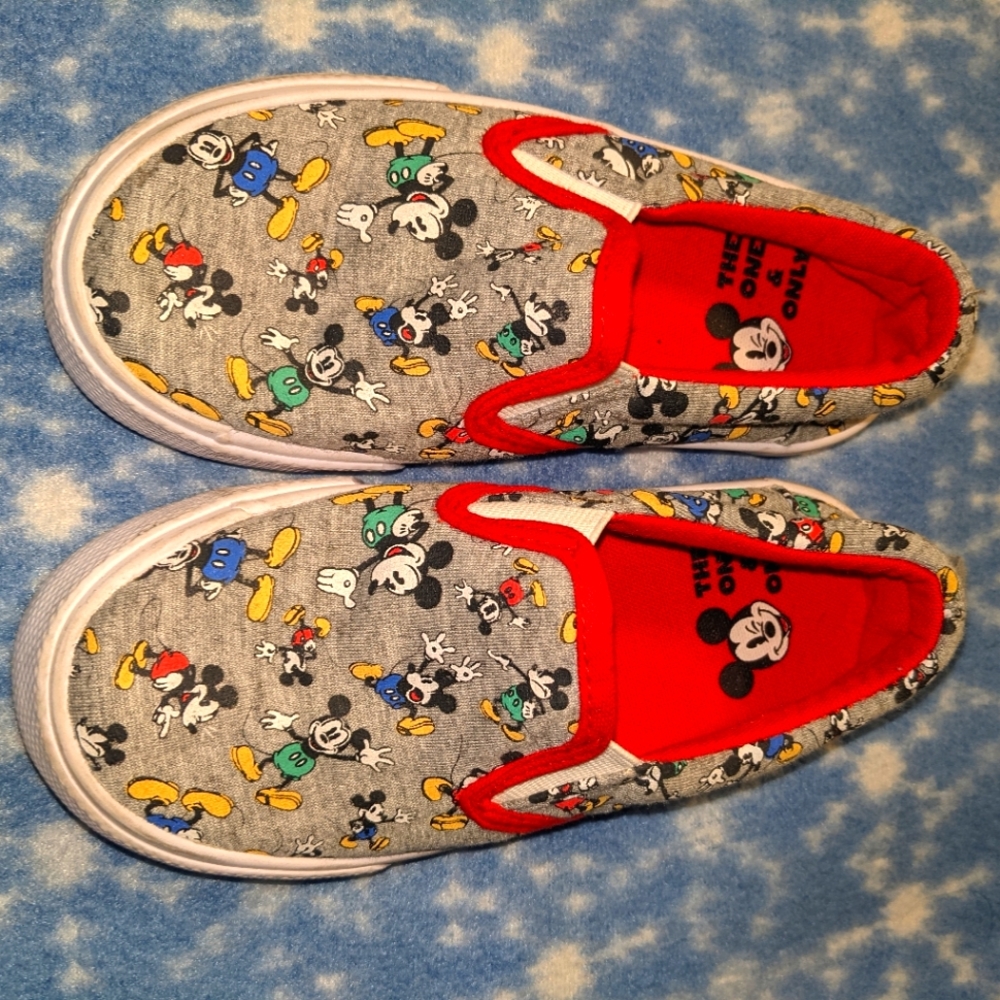 Size 9/10 Toddler Mickey Mouse Shoes